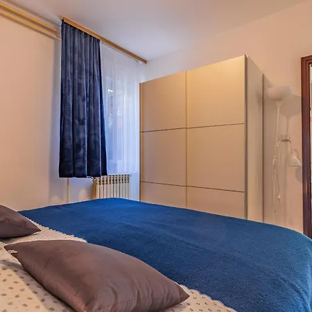 Lovely In With Kitchen Apartment *