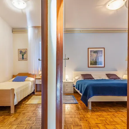 Lovely In With Kitchen Apartment