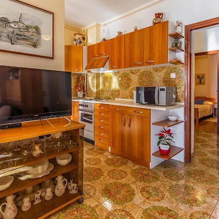 Lovely In With Kitchen Apartment